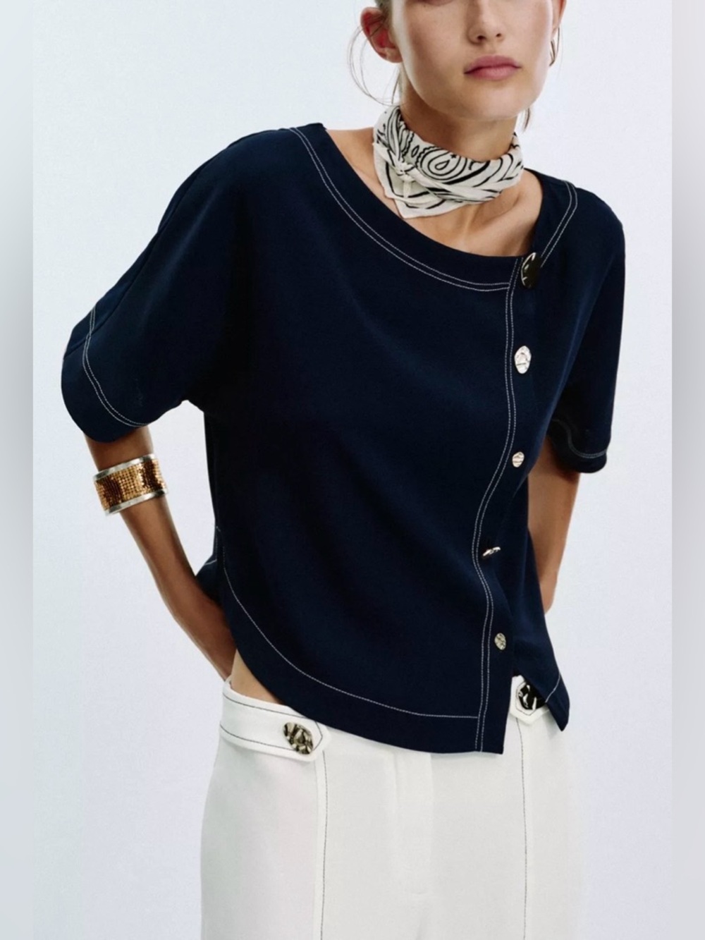 ZARA TOPSTITCHED TOP
Navy Short-Sleeve Button-Accent Top
size: L  NWT